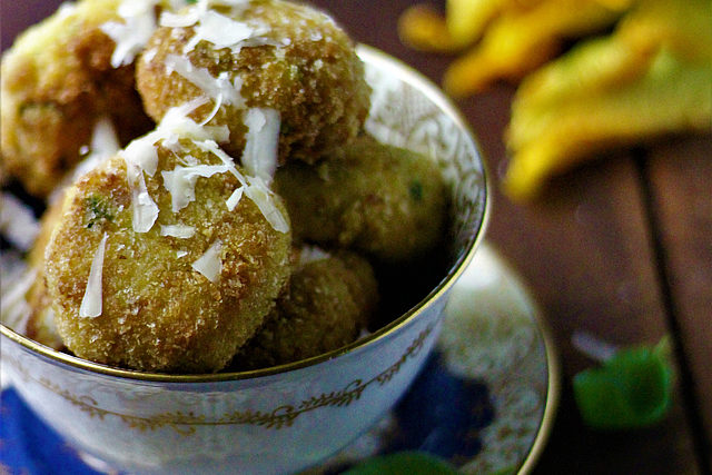 Albóndigas de pan y calabacín con Le Gruyère AOP