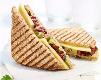 Sandwich de aguacate con Emmentaler AOP